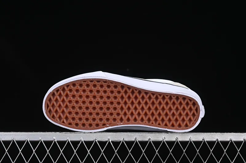 All categories Vans Vans series Vans Low Vans low-top Vans Knu Skool Vans low-top retro casual fat bread shoes VN0009QCBLK